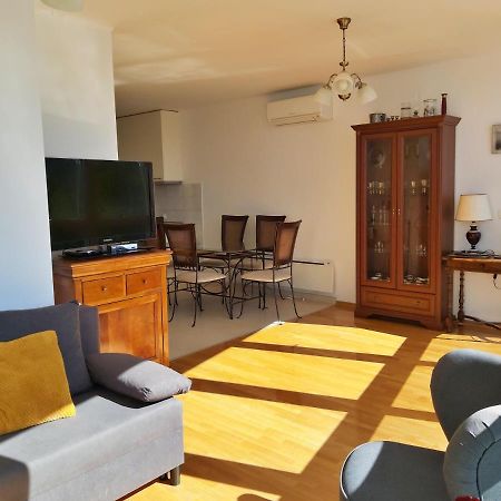 Apartment Lora أوميس المظهر الخارجي الصورة