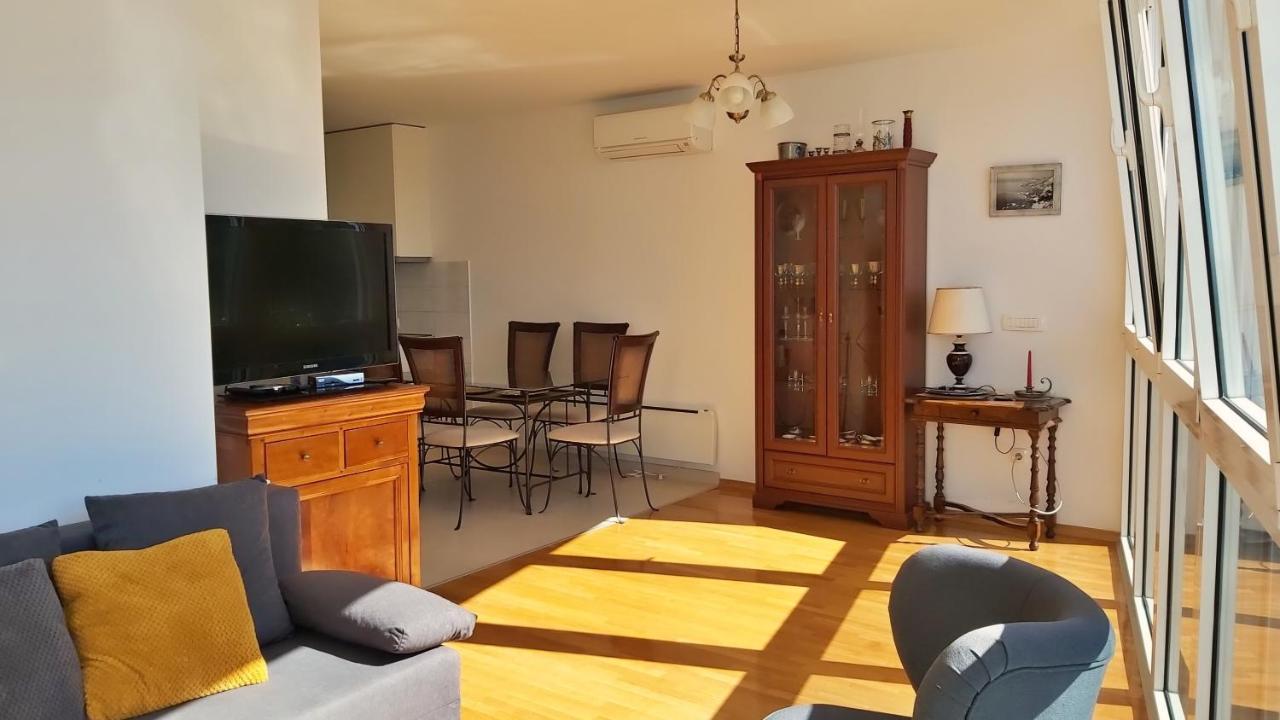 Apartment Lora أوميس المظهر الخارجي الصورة