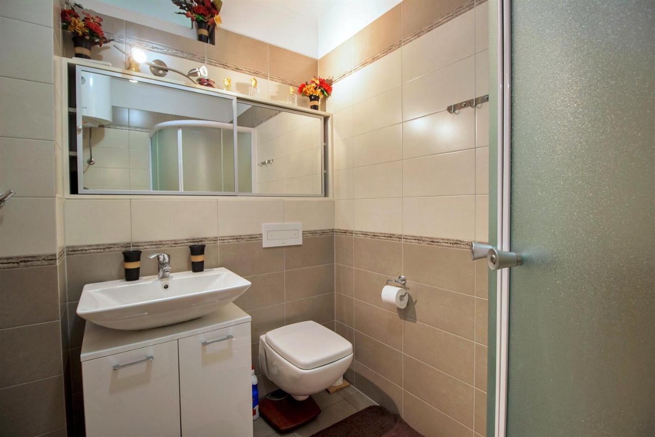 Apartment Lora أوميس المظهر الخارجي الصورة