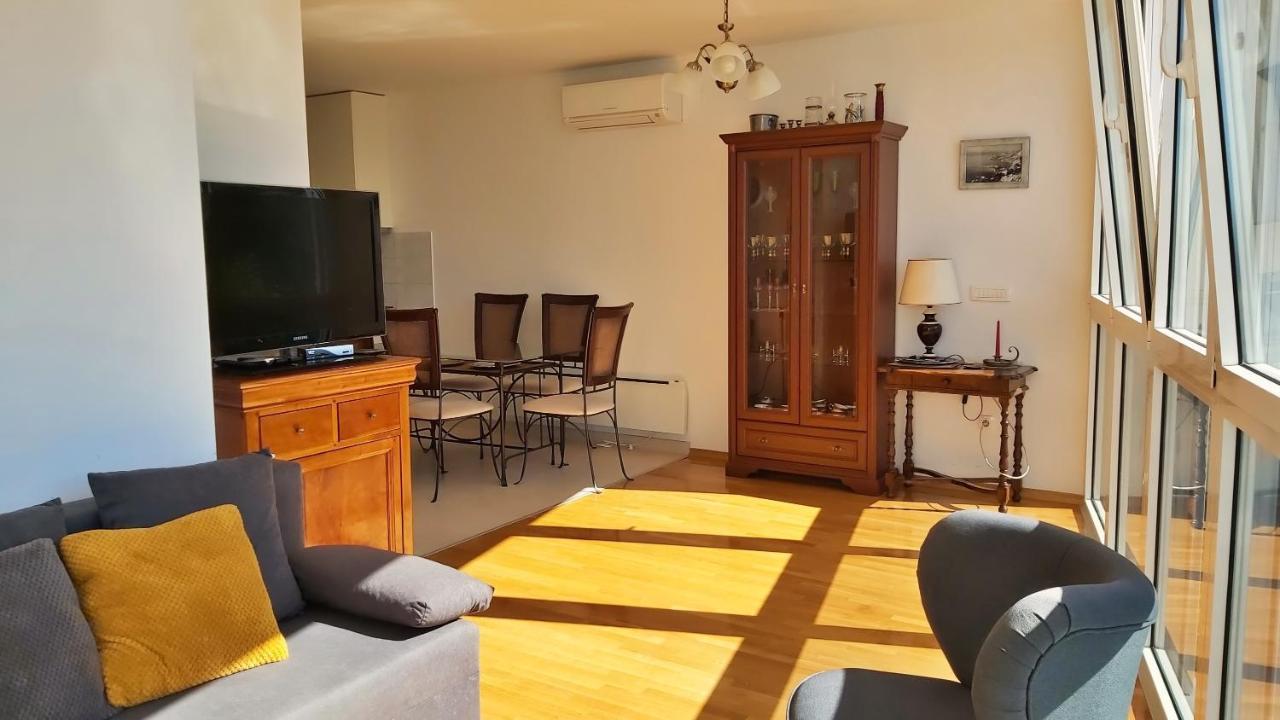 Apartment Lora أوميس المظهر الخارجي الصورة