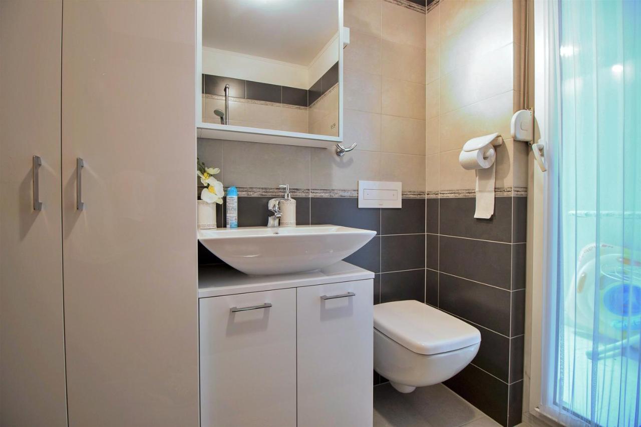 Apartment Lora أوميس المظهر الخارجي الصورة