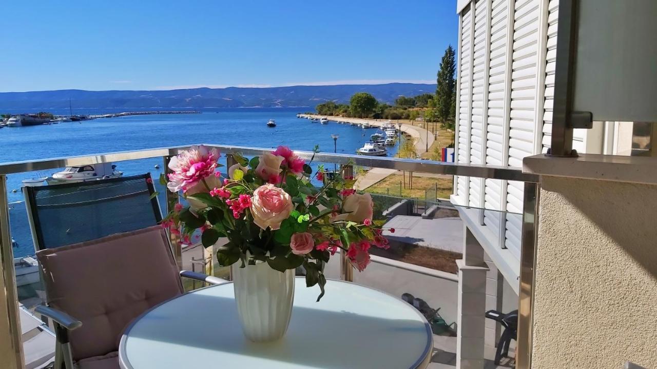 Apartment Lora أوميس المظهر الخارجي الصورة