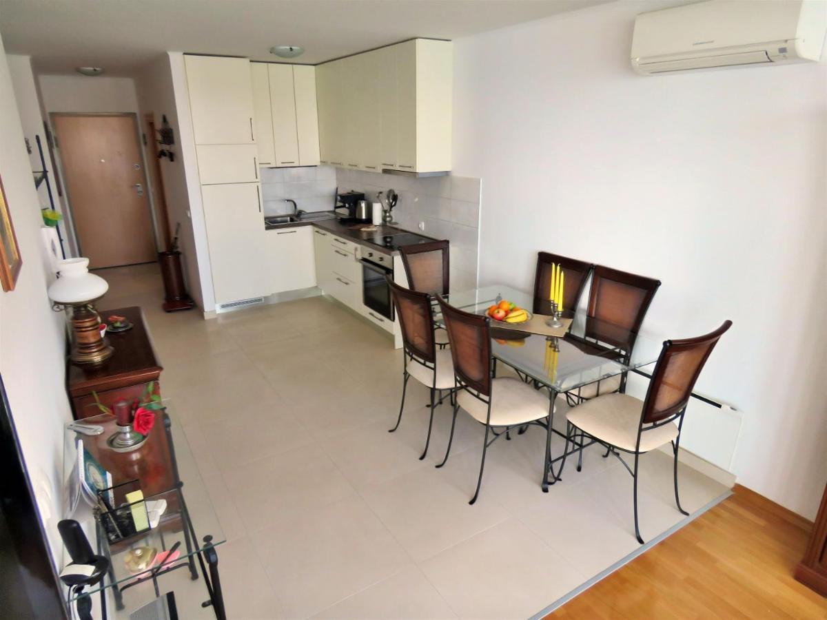 Apartment Lora أوميس المظهر الخارجي الصورة
